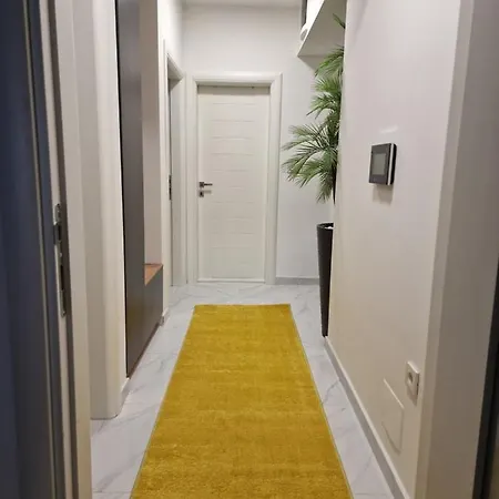 Luxury Yellow & Modern Apartment *
