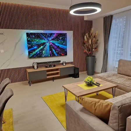 Luxury Yellow & Modern Апартаменти Скоп'є