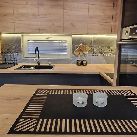 Luxury Yellow & Modern Apartman